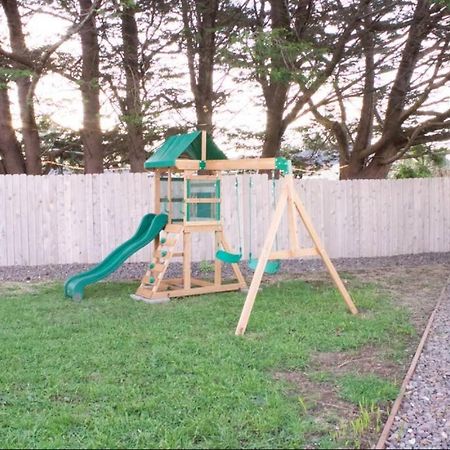 Private Home - Playground, Jumping Mat, Bbq, Darts, Firepit, Gazebo, 4 Smart Tvs, White Cotton Bedding, - The Redwood Cul-De Sac Beach Retreat Кресънт Сити Екстериор снимка