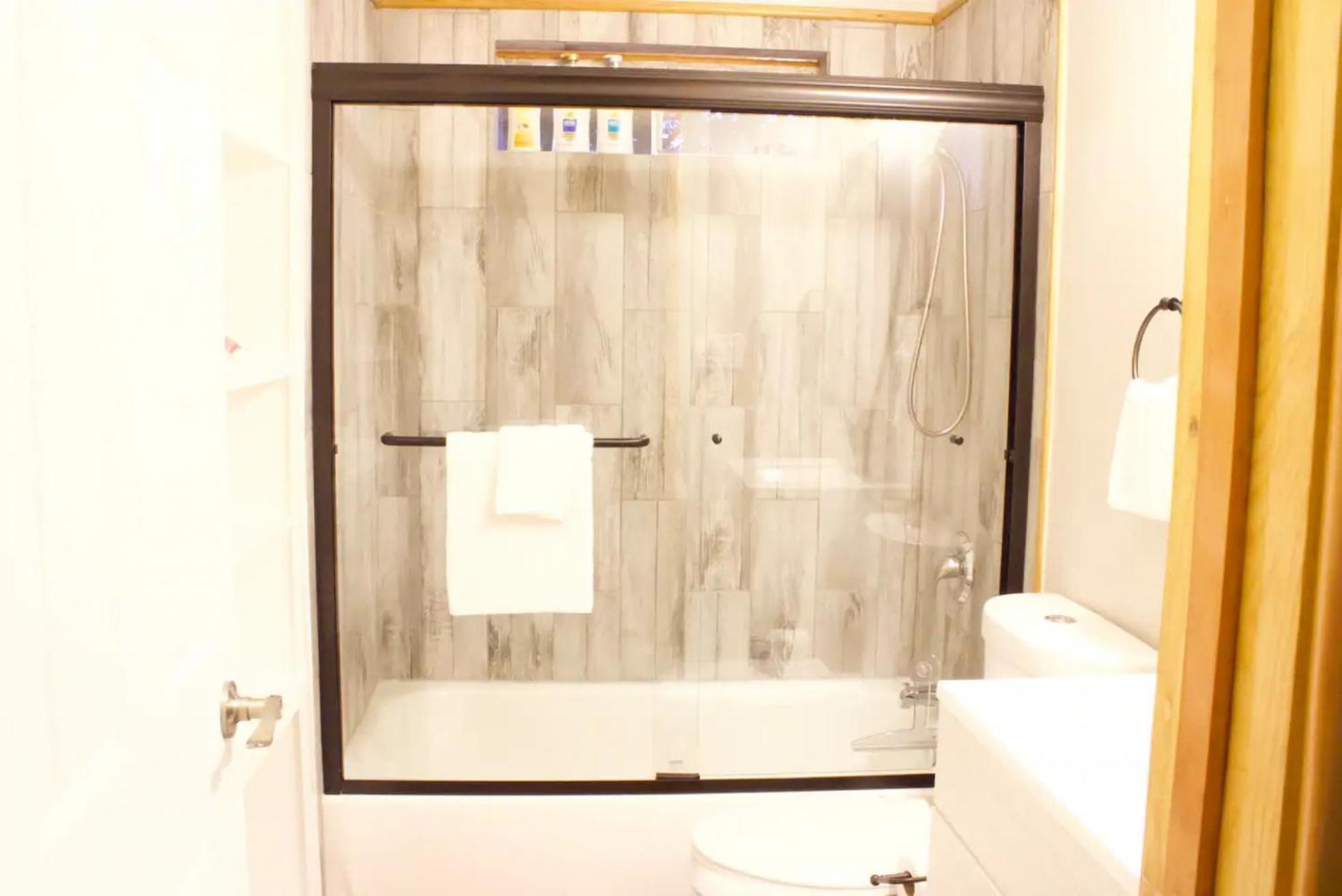 Private Home - Playground, Jumping Mat, Bbq, Darts, Firepit, Gazebo, 4 Smart Tvs, White Cotton Bedding, - The Redwood Cul-De Sac Beach Retreat Кресънт Сити Екстериор снимка