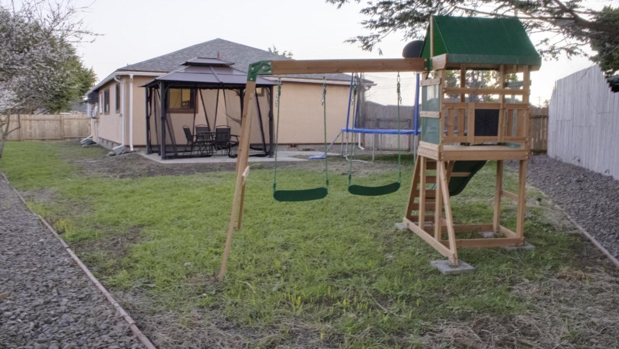 Private Home - Playground, Jumping Mat, Bbq, Darts, Firepit, Gazebo, 4 Smart Tvs, White Cotton Bedding, - The Redwood Cul-De Sac Beach Retreat Кресънт Сити Екстериор снимка