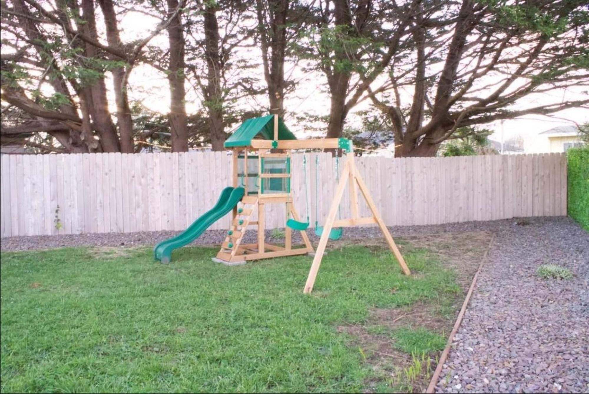 Private Home - Playground, Jumping Mat, Bbq, Darts, Firepit, Gazebo, 4 Smart Tvs, White Cotton Bedding, - The Redwood Cul-De Sac Beach Retreat Кресънт Сити Екстериор снимка